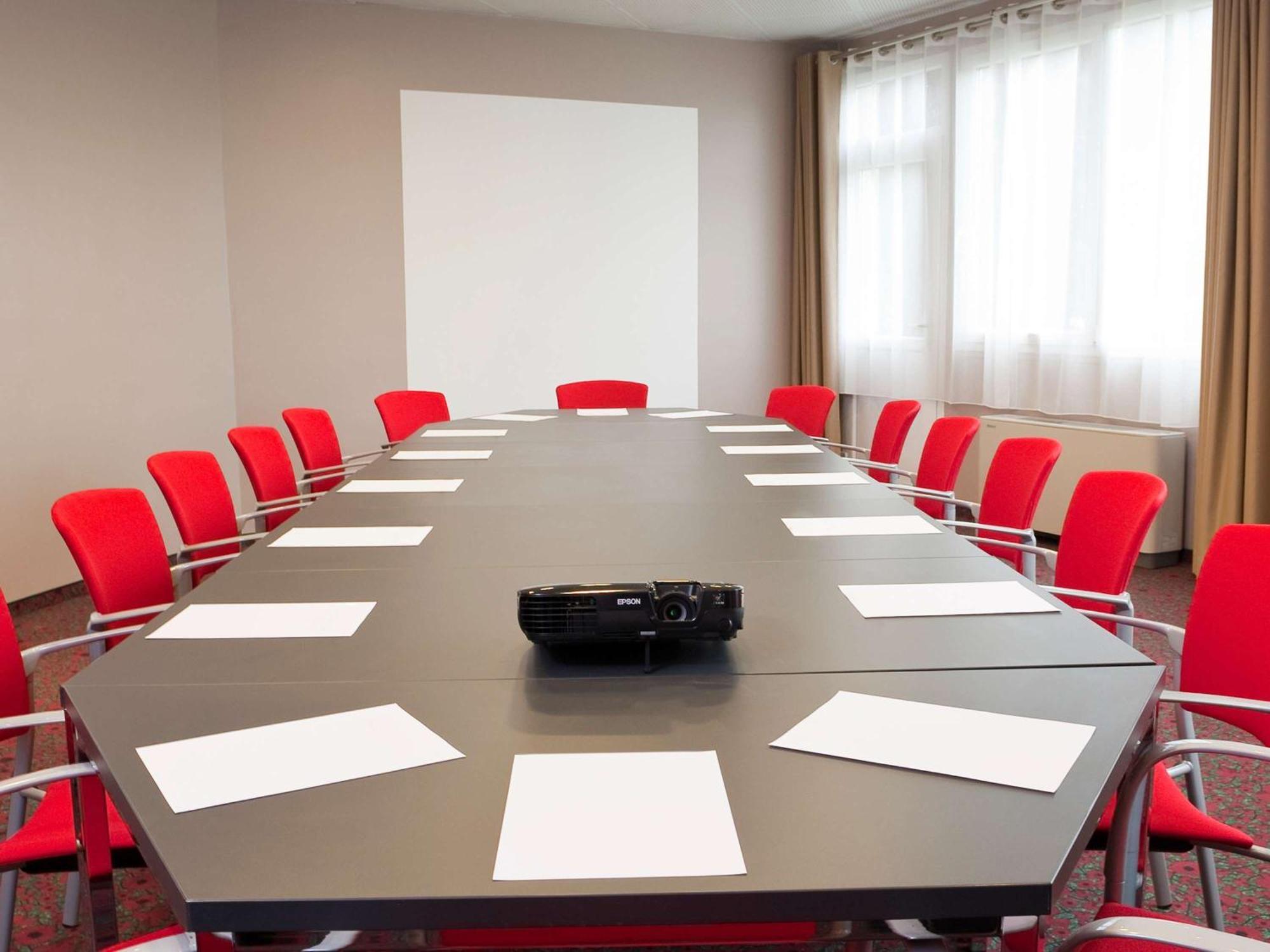 Hotel Ibis Senlis Senlis  Zewnętrze zdjęcie