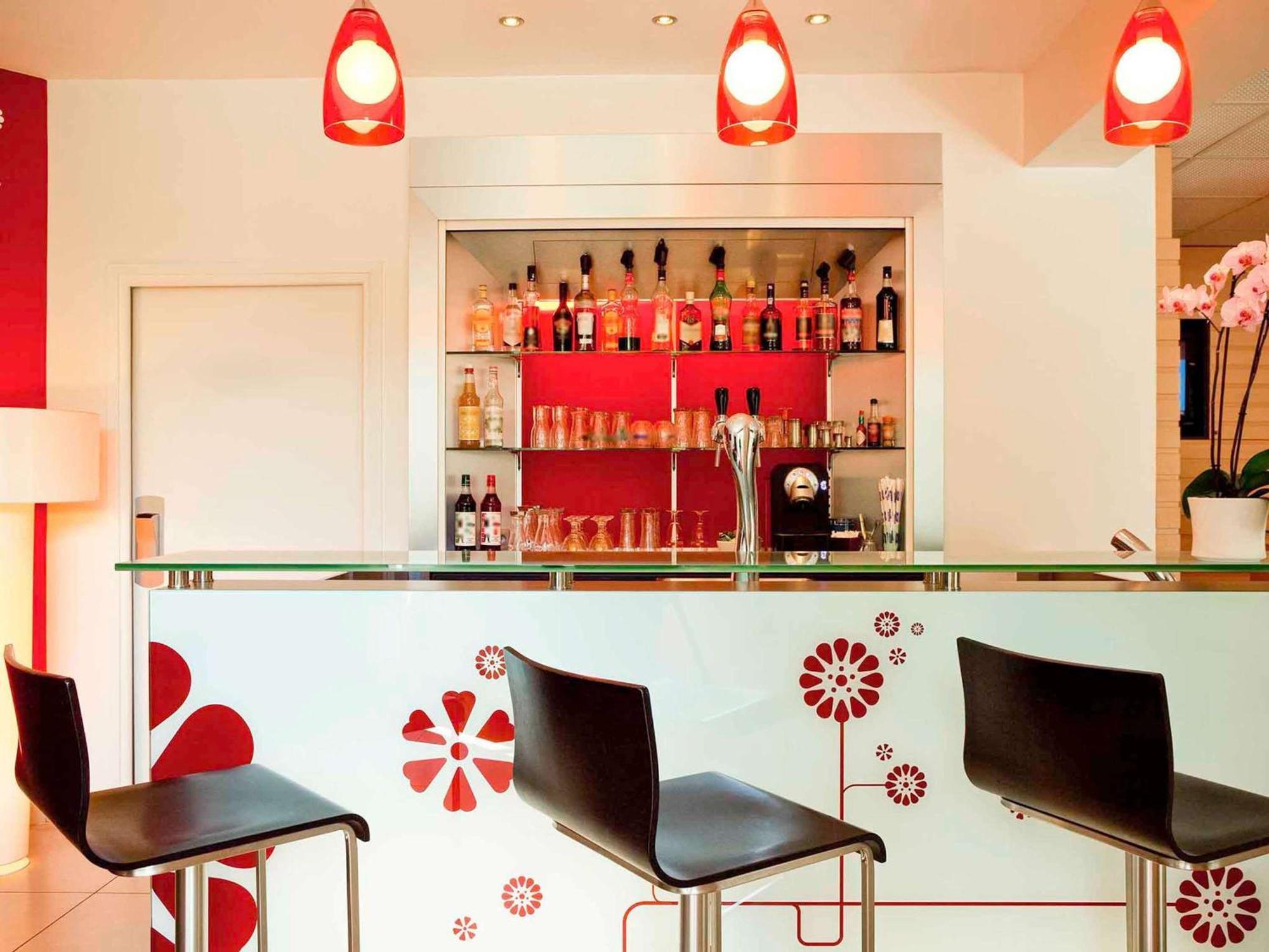Hotel Ibis Senlis Senlis  Zewnętrze zdjęcie
