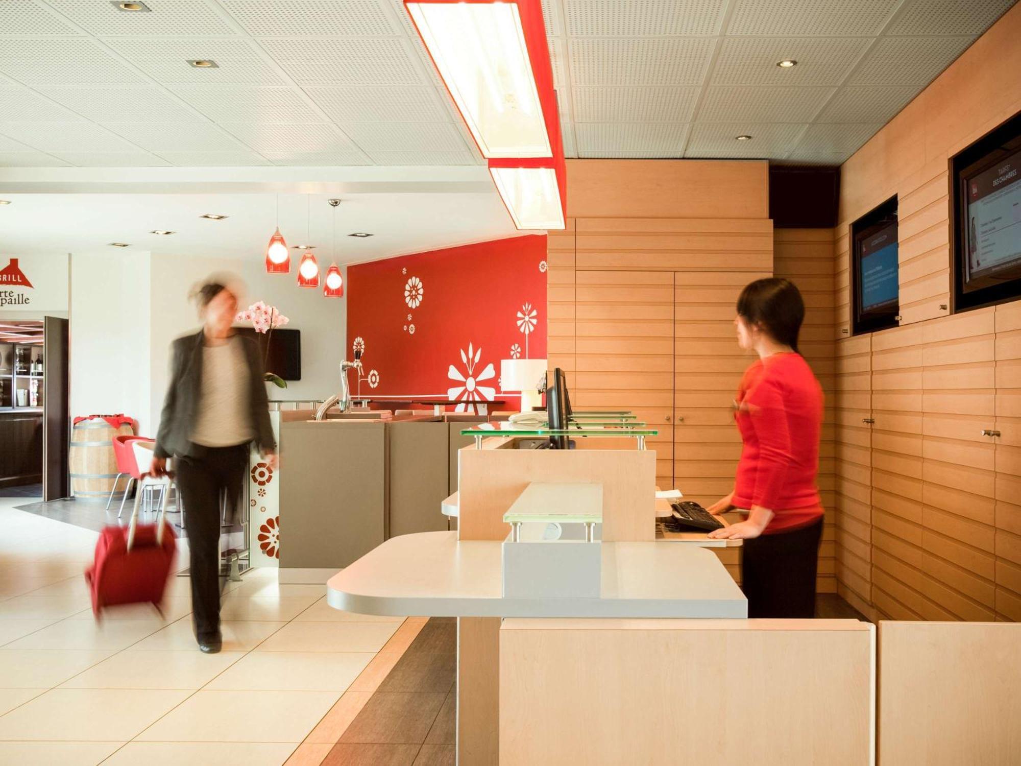 Hotel Ibis Senlis Senlis  Zewnętrze zdjęcie