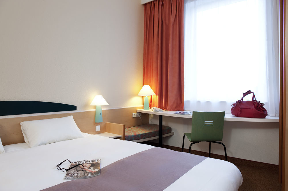 Hotel Ibis Senlis Senlis  Zewnętrze zdjęcie